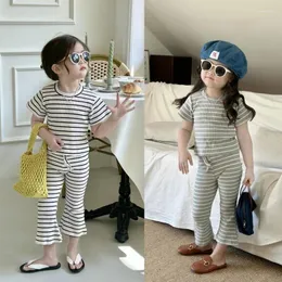 Комплекты одежды 2pcs Summer Girls одежда для одежды для моды полосатая полосатая рукав с двумя частями.