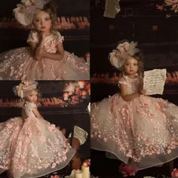 2020 귀여운 소녀 대회 드레스 보석 목 3D 플로럴 아플리케 구슬로 장식 된 꽃 소녀 가운 짧은 슬리브 오픈 백 스윕 기차 생일 고우 283N