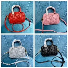 MiuiベルトショルダーバッグMatelasse Bowling Bag Women's Hobo Luxury Cross Bodies Cosmetic Bag Women's Designer Real Leather Bag Handbag Travel Bag