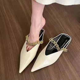 Slippers MULES SAPATOS DE PLATOS MULHERES PONTOS SANDALS DE CHANT SANDALS DESIGNER 2024 FLIP FLIP VESTIMENTO CASual Zapatos Mujer Slides