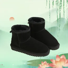 Factory Outle women short snow boots keep warm boot Sheepskin Cowskin Genuine Leather Plush boots with dustbag card Beautiful Christmas gifts