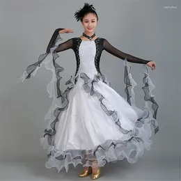 Bühnenbekleidung 2024 Schwarz -Weiß -Spleiß Ballsaal Tanzwettbewerb Kleider Diamonds Standard Walzer Kleid
