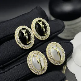 Luksusowe Pearl Stud Designer Buinry Kolczyki Marka Letter Studs Kobiety 18 -karatowe złoto plisowane stal nierdzewna kolczyka zarki walentynkowe modne akcesorium