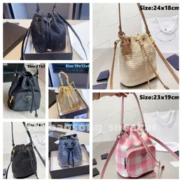 Drawstring Bag Deri Naylon Tuval Kova Çantası Tasarımcılar Çanta Lüks Crossbody Çantalar Ünlü Çanta Moda Elmas Çantası Kadınlar için 23x19cm