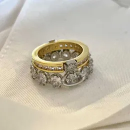 Двухслойное кольцо 2-в-1 дизайнерское кольцо 2-в-1 источает ощущение роскоши с съемной сверкающей бриллиантовой короной и легким кольцом.