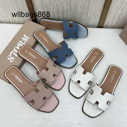 Home Womens Sandals neue Typ Pantoffeln im Ausland klassisch und veraltet flacher Boden Einer Linie Kühle Hausschuhe Frauen Offene Zi -vielseitige Modeschuppen