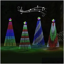 クリスマスの装飾が導かれた木のライトショーストリングコーン滝スターライトウェディングパーティーのための屋外のムチオロール