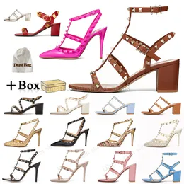 2024 famosi designer sandals da donna tacchi da donna Sandles piattaforma pantofolo nero blu rosa blu sandel slips lady club club abbigliamento scarpe da ufficio velentine cuccioli di San Valentino