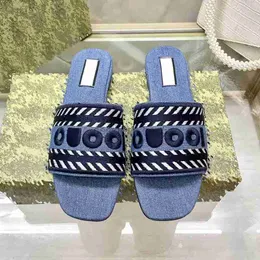 Top-Designer Sandalen Luxus Vintage Pantoffeln Hellblau Beach Frauen lässige Flachschuhe Sommer Herbst Mules Drehbuch Denim Slide Sandale Größe 35-41
