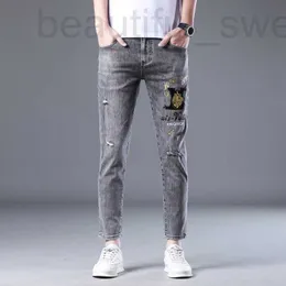 Herren Jeans Designer gestickt neue graue Jeans, Herren -Slim Fit Small Röhrchen, Frühlings- und Sommerprodukte, lässige geschnittene Hosen Qoox