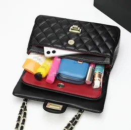 Bolsa de ombro por atacado de fábrica 4 cores bolsa de couro com relevo clássica Retro Large Moda Saco de Cadeia de Cadeia Elegante Joker Black Mobel Teleping Coin Purse 1092#