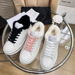 Sneakers Designer Casual Shoes Womens Forum Low Trainers Fleece Wool inuti läder Suede Upper Fashion Brown Pink Black Gum Platform Thicked Sole 35-40 med låda