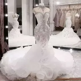 2022 taglie forti arabi arabo ebi lussuosi cristalli di perline di perline abiti da sposa sirena alta abiti da sposa a collo trasparente ASDF 0515