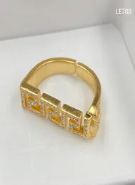 Mode ny designad choker banshee pendants kuba tjock kedja kvinnor halsband huvudet porträtt 18k guld pläterade kvinnliga armband designer smycken v2105848136
