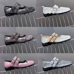Tasarımcı Sandalet Balerin Düz Bale Ayakkabıları Yaz Dövüldü Kişilik Sandal Metal Tokalar Kare Baş Tekne Ayakkabı Çift Kayış Baotou Sandale Dışarıda Günlük Ayakkabı
