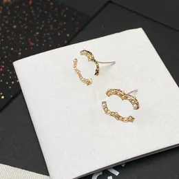 Projektanci klasyczne minimalistyczne kolczyki luksusowe 18-karatowe złote butique małe biżuterię inkrustowane wysokiej jakości kolczyki modne dziewczyny ekskluzywne pudełko kolczykowe