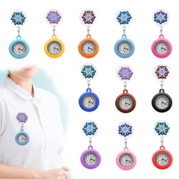 Brinquedos de gato Snowflake clipe de bolso relógios de hospital retráteis Trabalhadores médicos Badge Reel Watche para enfermeira com Sile Case Doctor Watch Wo Otwyo