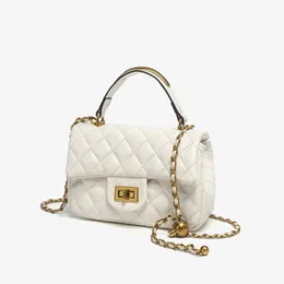 여성 스타일 작은 향기로운 마름모 체인 가방 2023 한국 스타일의 새로운 핸드백 패션 다목적 싱글 어깨 크로스 바디 백