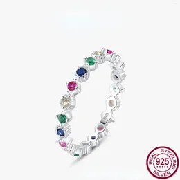 Ringos de cluster S925 Anel de prata com zircão colorido embutido design exclusivo design de alto grau em camadas de jóias versáteis para mulheres