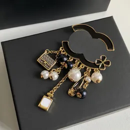 Luxo 18k Broche de broche de broche 18k Designer de marca de moda Trendência versátil Broche de broche de joalheria de joalheria Garota exclusiva Brooch Box Boutique Presente Clothing