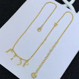 Colar de pingente de novo colar de clavícula de diamante feminino moda de moda chinesa estilo clássico colar de cartas