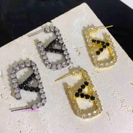 AA Valeno Top Designer de luxo delicado brinco completo Diamond Family Letter V Earrings Light Advanced Design Classic com caixa original