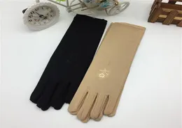 Five dita guanti Lady Mediumlong sottile etichetta elastica elastica Summer Women Cierie di guida ricamata Accessori per auto da guida1591016
