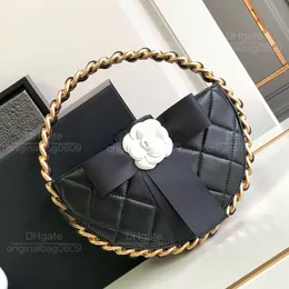 12A Top -Qualität -Designer -Handtaschen kreativer Sinn Runde Nischendesign Camellia verschönerte klassische reine schwarze 22 cm stilvolle Luxus -Einkaufstaschen mit exquisiter Box.