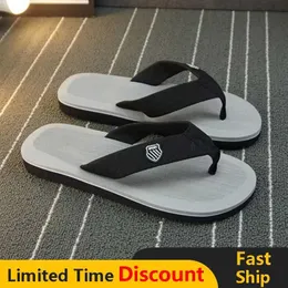 Slippers New Summer Men Flip Flips Beac Man Sandals não deslizam Chanclas Home Slipper Indoor House Anti-Slip Zapatos Hombre Shoes H240514