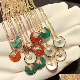 Подвесные ожерелья для модного дизайнерского ожерелья роскошь 18 тыс. Золотая белая раковина зеленый черный красный ювелир