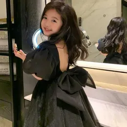 Sukienki dla dziewczynek i małe dzieci bąbelkowe sukienka z rękawami Big Bow Black Backless Party Party Princess Sukienka odpowiednia dla dziewcząt w stylu Korean Girl Ubranie 8 9 D240515