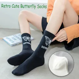 Kadın SOCKS 3 Çift Kelebek Kadınlar Orta Tüp Sockken Bahar Sonbahar Sokak Trend Spor Siyah Beyaz Kızlar İçin Yığılmış