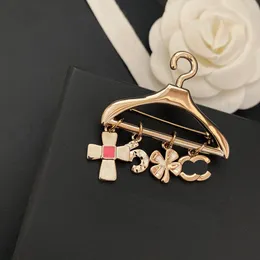Brand Designers New Fashionable Brooch Luxurious 18k Gold-Plated Hanger Shaped Trendy Brooch Charming Girl High-Quality Clothing Brooch With Box Birthday Party