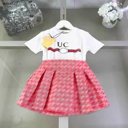Top Girls Dress Suits Baby TrackSuits Summer Kids Designer Ubrania Rozmiar 100-150 cm Summer T-shirt i plisowana spódnica 24 kwietnia
