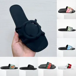 Lyxdesigner sandaler platt klackar kvinnliga sandale kvinnor mode läder casual sommarskor glider tofflor mulor claquettes 2024 blommor brokad strandskor män män