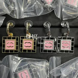 Earrings de rosa preto vintage Earramentos de letra quadrada dourada Brincos Dangler Drop Studs com caixa de presente