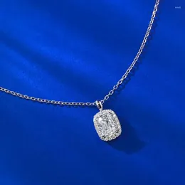 Kedjor smycken 2 kudde halsband dagligen lyx S925 silver simulerad diamanthänge ett stycke till salu till den lilla marknaden