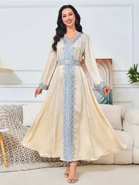 Этническая одежда Eid Satin V Neck Musslim Play Women Abaya Вышивая кружевная вечеринка длинные платья Morocco vestidos Kaftan Arabic Long Rop 2024 T240515