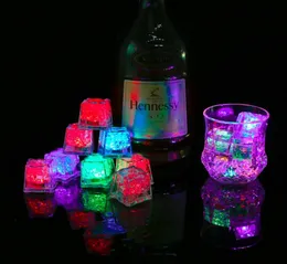 LED Ice Cubes Bar Flash Auto Change Crystal Cube Wateractive Lightup 7 색상 파티 웨딩 XMAS 선물 KD19387575