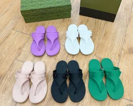 2024新しいサンダルデザイナーHerringbone Slippers Luxury Classicダブルボタンクランプスリッパファッショナブルで快適なフラットシューズ女性用スリッパ35-42