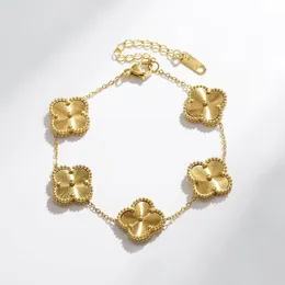 Fashion Luxury laser Brincos Brincos de pulseira Brincos de braceletes Conjunto de anel Primavera New Girl Jóia Colar de joias 18 Brincos clássicos de design clássico de ouro
