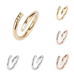 Anello di stilista europeo e americano Ring Women Band Rings Men Gioielli Titanio Steel Single Nail Street Coppia Casual Classic Gold Silver Rose Opzionale