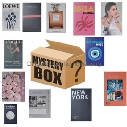 Party bevorzugt Dekorationsbuch Lucky Box One Random Mystery Blind Boxen Geschenk für Urlaubsstil gefälschte Bücher Couchtischfarbe Dhcyc