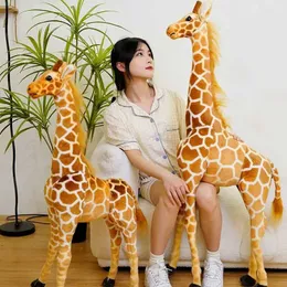 Fyllda plyschdjur Ny 1 Giant Giraffe Plush Toy Cute Stuffed Animal Soft Giraffe Doll Birthday Present Childrens Toy B240515