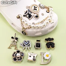 15pcs Luxus Metall Pearls Schuhzauber für Frauen Mädchen Clog Schnallen Bärenschuh Dekorationen Pins Lady Style Accessoires 240516