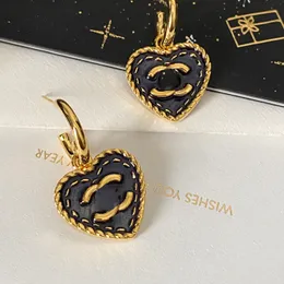 Vintage Stud Earrings Luxury Designer Earring C-Letters Jewelry Women 18k Gold Plated Brass Classic Heart Earing Wedding Gift Back Seal Stamp