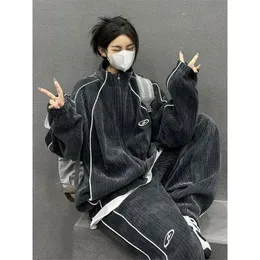 Retro niş hırka ceketli çiftler için uygun üst düzey kadife spor giyim Koreli versiyonu erkek ve kadın giyim setleri 240510