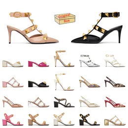 2024 Ny mode lyxdesigner sandaler kvinnor damer höga klackar naken svart vit silver guldrosa nit med spetsade spetsade öppna tåpumpar slingback häl loafers skor