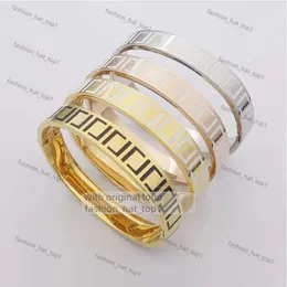 Fendibracelet Brandneue F-Line Oil Drop Armband Armband Klassiker Schwarz-Weiß-Buchstaben Designer-Armband für hochwertige Luxusschmuck von Frauen