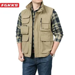 Colete casual ao ar livre FGKKs para homens Multiplesketfoll de cor sólidos Slimfit Coat de alta qualidade Design Streetwear 240513